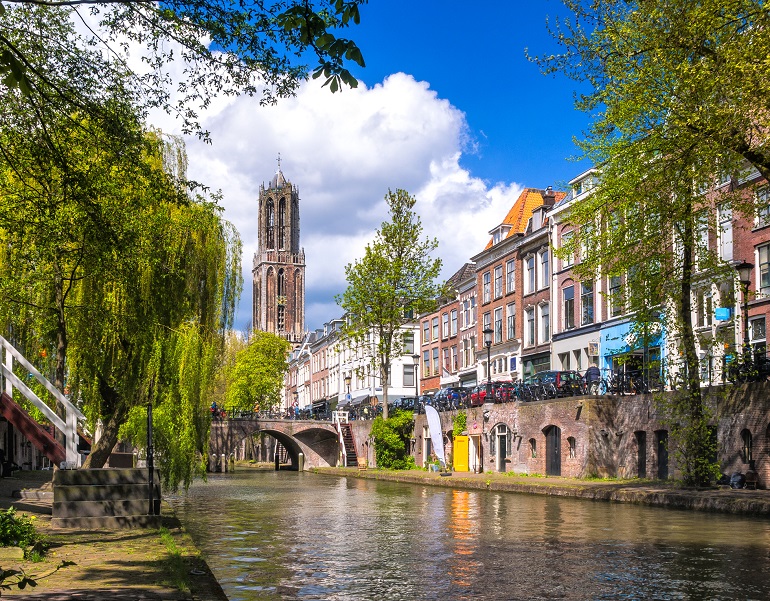 Oudegracht canal with Domtoren, Utrecht (© Peter Hoeks | Dreamstime.com