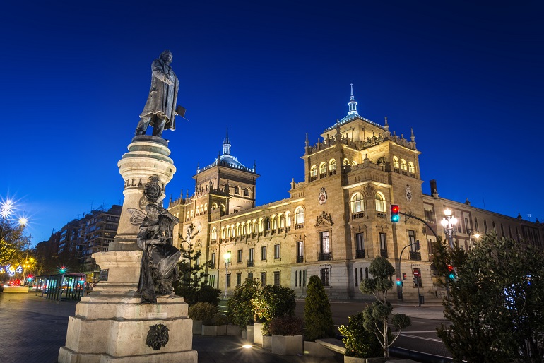 Statue of José Zorrilla and Academy of Cavalry on Plaza de Zorrilla, Valladolid (© Jose Julio Millan Gutierrez | Dreamstime.com)