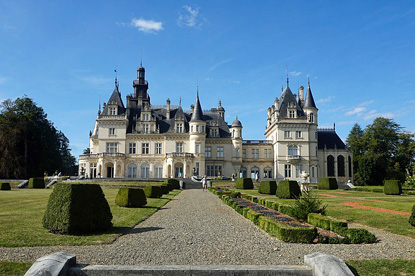 Valmirande Castle in Montréjeau, Haute-Garonne (photo by Hammondtravels, modified by Maciamo - CC BY-SA 4.0)