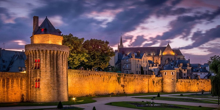 City Walls of Vannes (photo by Theo.lc - CC BY-SA 4.0)