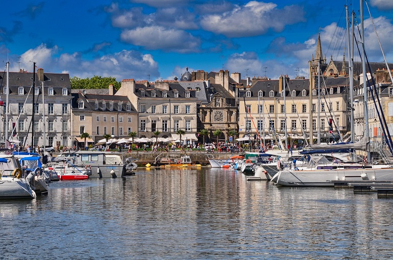 Harbour of Vannes (photo by Fabien from Pixabay)