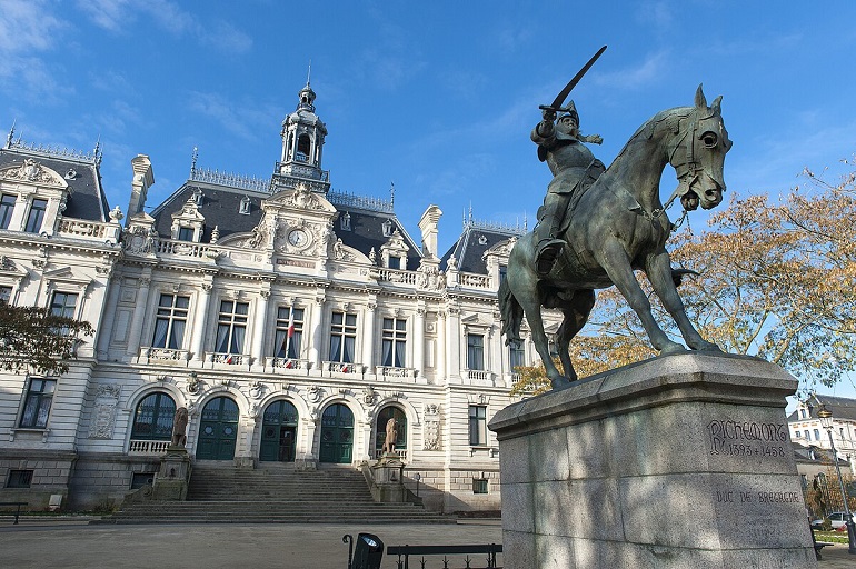 Hôtel de Ville, Vannes (photo by Mairedevannes - CC BY-SA 4.0)