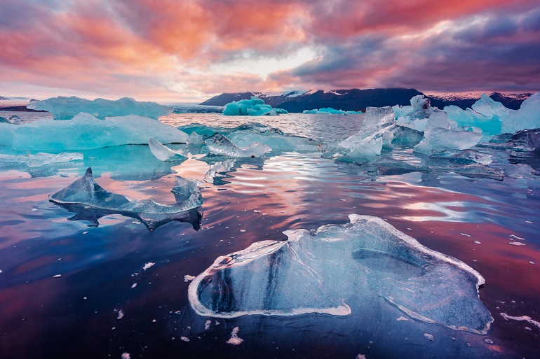 Icebergs in Jokulsarlon glacial lagoon, Vatnajökull National Park (© Ivan Kmit | Dreamstime.com)