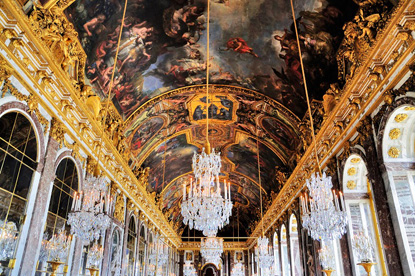 Hall of Mirrors, Château de Versailles (© Dennis Dolkens | Dreamstime.com)