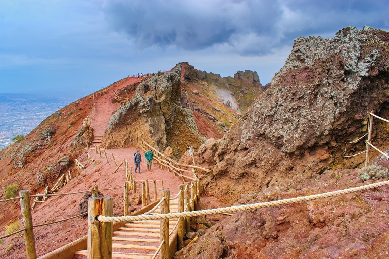Hiking trail along the crater of Mount Vesuvius (© TUNATURA | Dreamstime.com)