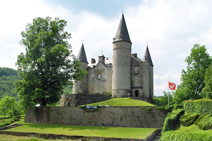 V�ves Castle (photo by Jean-Pol Grandmont - CC BY-SA 3.0 Unported license)