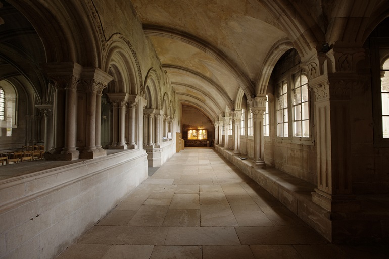 Interior of Mary Magdalene Basilica, Vézelay Abbey (photo by PMRMaeyaert - CC BY-SA 3.0)