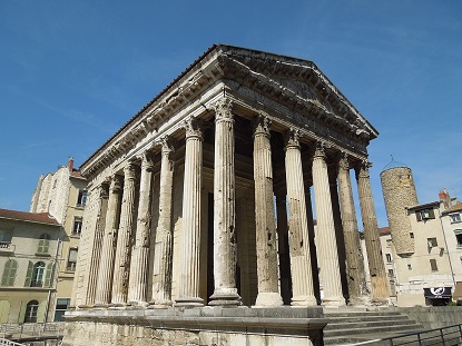 Temple of Augustus in Vienne, Rhône-Alpes (photo by Aniacra - CC BY-SA 4.0)
