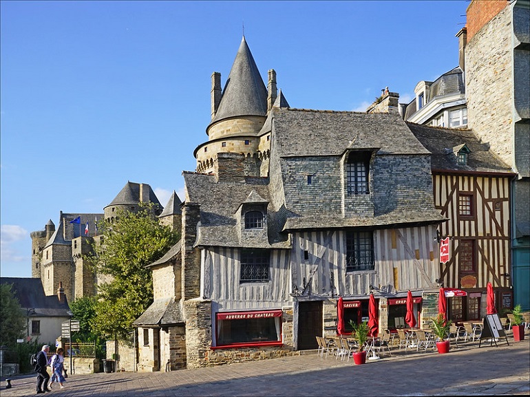 Vitré (photo by Jean-Pierre Dalbéra - CC BY 2.0)