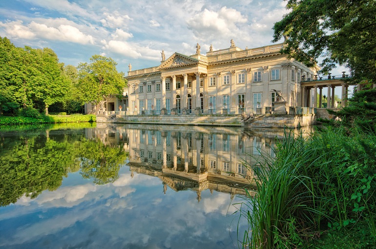 Palace on the Isle in Łazienki Park, Warsaw (© Mariusz Świtulski | Dreamstime.com)