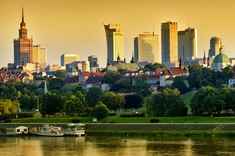 Panoramic view of Downtown Warsaw with skyscrapers and the Vistula boulevard (© Phokuznet | Dreamstime.com)