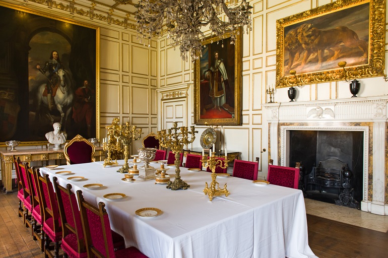 Royal dining room, Warwick Castle (© Stanko07 | Dreamstime.com) Royal dining room, Warwick Castle (© Stanko07 | Dreamstime.com)