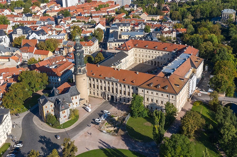 Aerial view Weimar city castle (© Raimond Spekking - CC BY-SA 4.0)