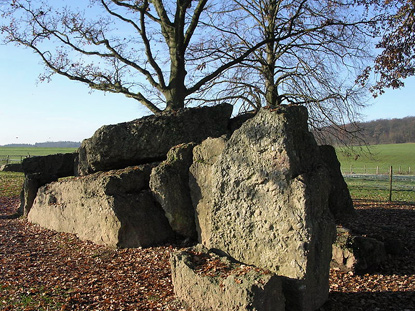 Dolmens in W�ris (photo by MAT44 - CC BY-SA 3.0 Unported license)