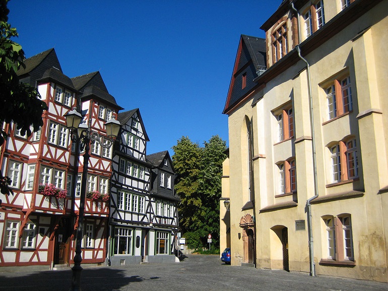 Jerusalemhaus and music school on Schillerplatz, Wetzlar (photo by Manfred&Barbara Aulbach - CC BY-SA 3.0)