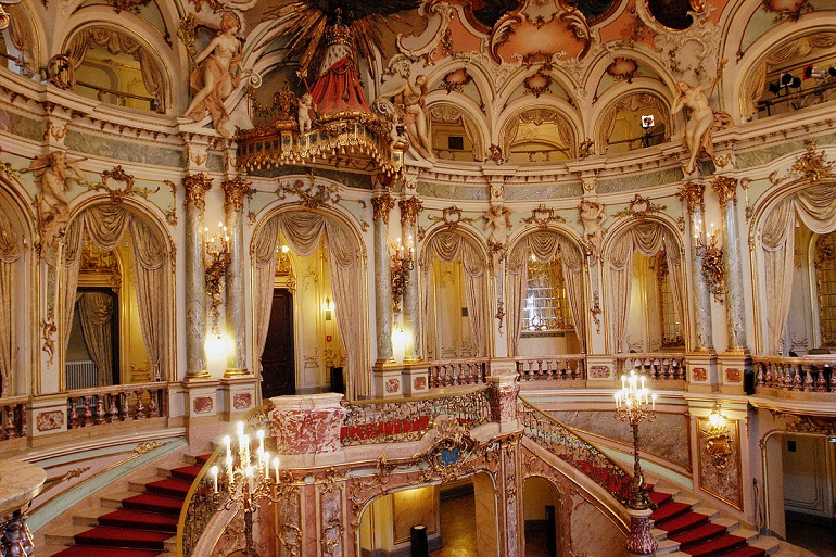 Interior of the Hessian State Theatre, Wiesbaden (photo by martinkaufhold.de - CC BY-SA 3.0)