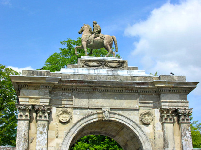 Triumphal arch, Wilton House (&copy; Eupedia.com)