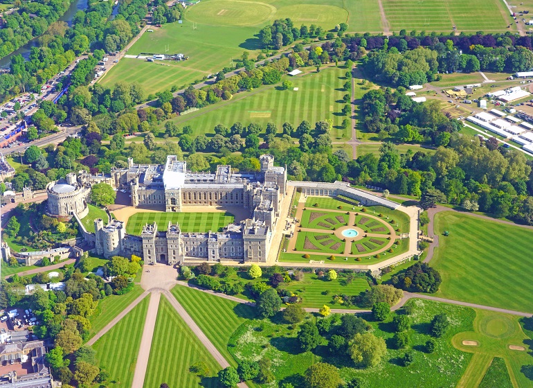 Aerial view of Windsor Castle (© Eq Roy | Dreamstime.com)