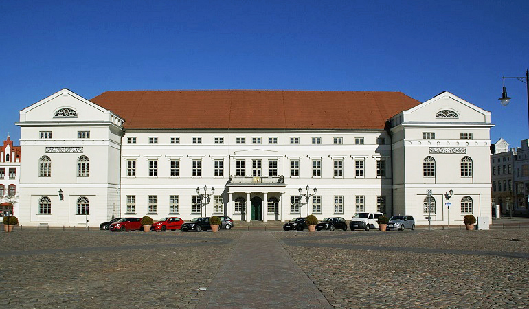 Town Hall of Wismar (photo by Hermann Luyken)