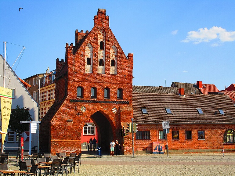Wassertor, Wismar (photo by QCA7 - CC BY-SA 4.0)