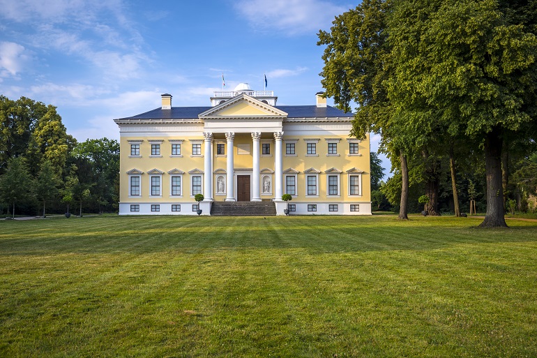 Wörlitz Palace, Dessau-Wörlitz Garden Realm (© Sergey Kelin | Dreamstime.com)