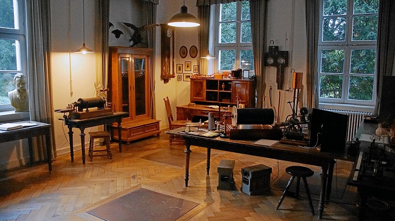 The Röntgen X-Ray Exhibit, Würzburg (photo by NearEMPTiness - CC BY-SA 4.0)
