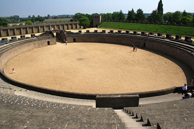 Ruins of the Roman amphitheatre, Xanten (photo by Andy1982 - CC BY-SA 3.0 Unported license)