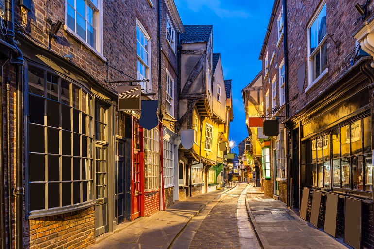 The Shambles, York (© Vichaya Kiatyingangsulee | Dreamstime.com)