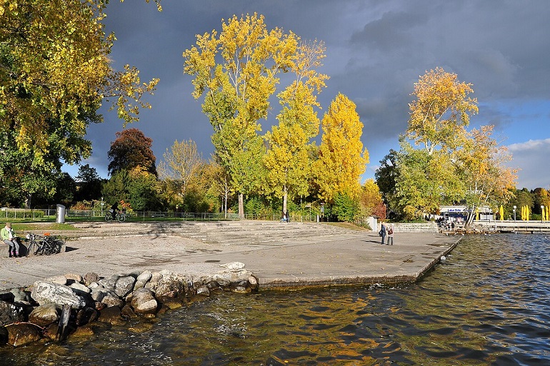 Zürichhorn (photo by Roland zh - CC BY-SA 3.0)