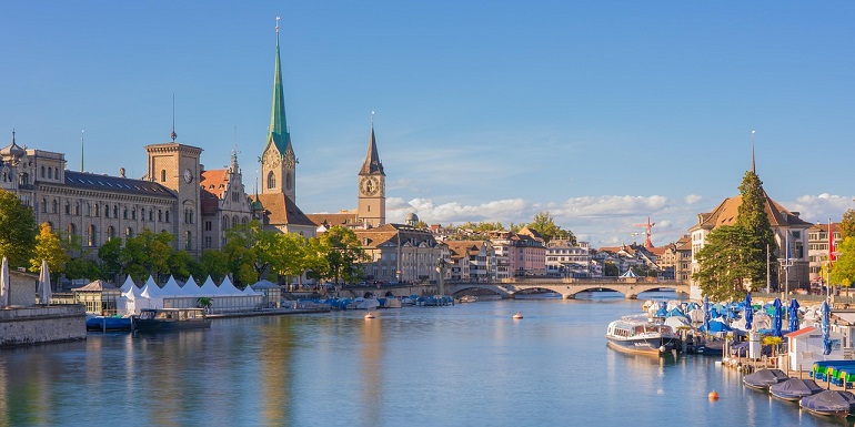 Limmat River in Zürich (photo by Christel from Pixabay)
