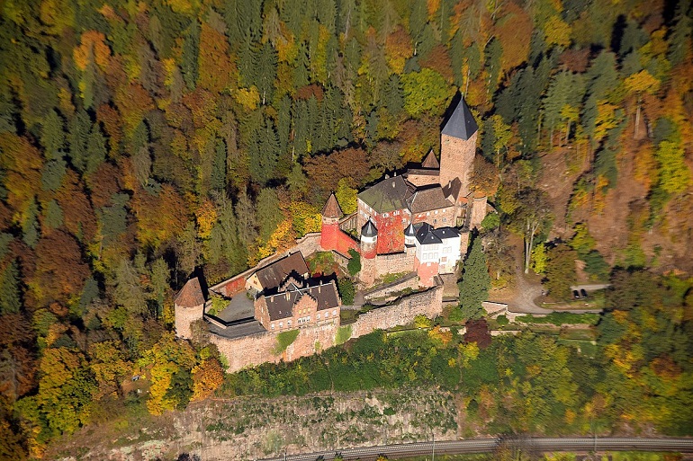 Zwingenberg Castle (photo by Rolf Kickuth - CC BY-SA 4.0)